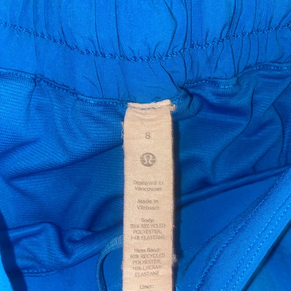 Lululemon Hotty Hot Low Rise Lined Short Size 8 - Picture 2 of 4